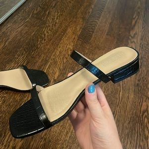 Super cute summer sandals from princess Polly!